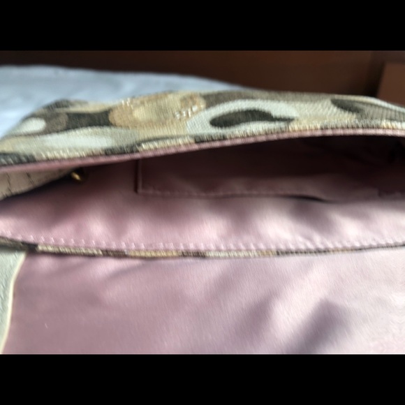 Coach - Picture 6 of 6